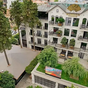 Hotel Mandarin Club House, Batoemi